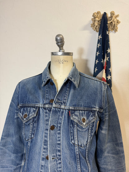 Vintage Levi’s Jacket “S/M”